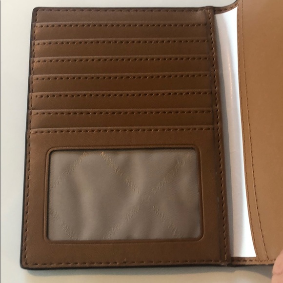 Michael Kors Passport wallet - Picture 5 of 5